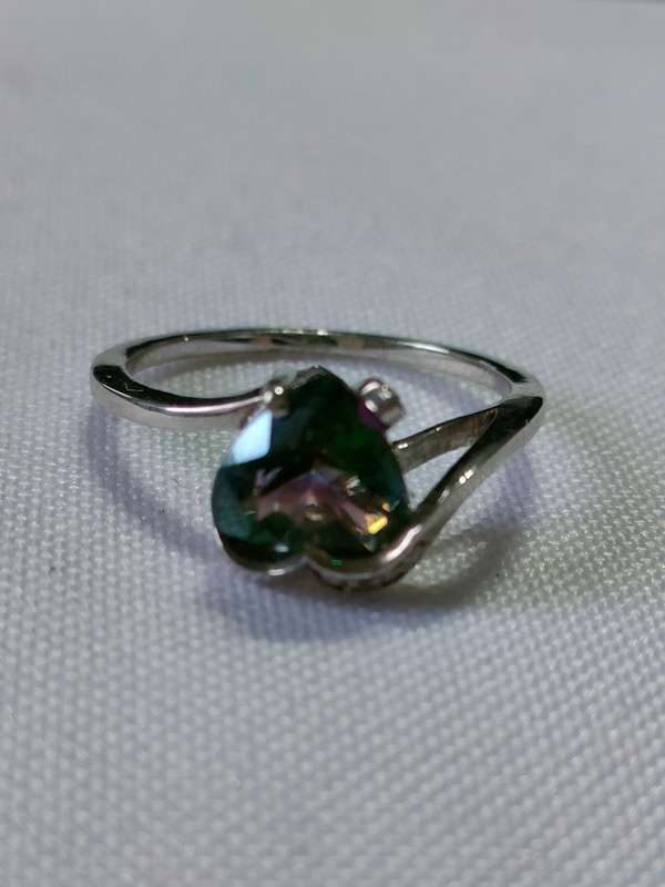 Mystic Topaz and diamond sterling silver ring: - 925 stamped - size US -7 - 1.70 ct plus