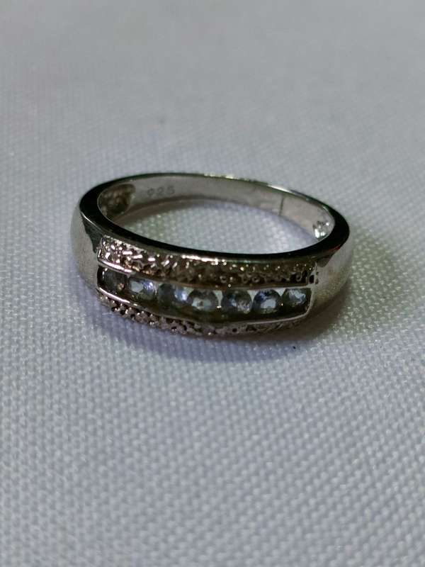 Tanzanite and diamond sterling silver ring - 925 stamped - size US 7: - 0.60 ct plus