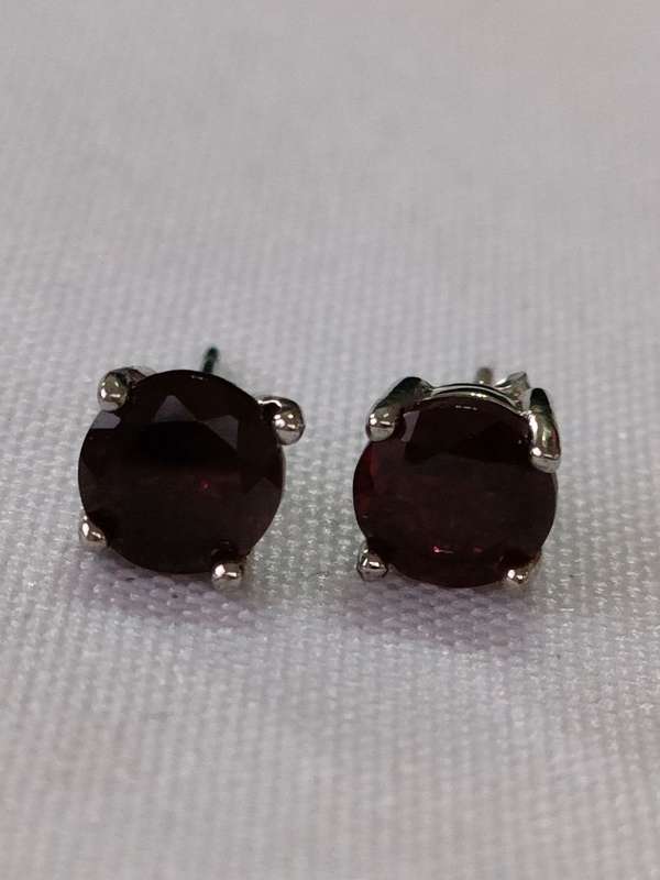 Garnet sterling silver stud earrings - 925 stamped