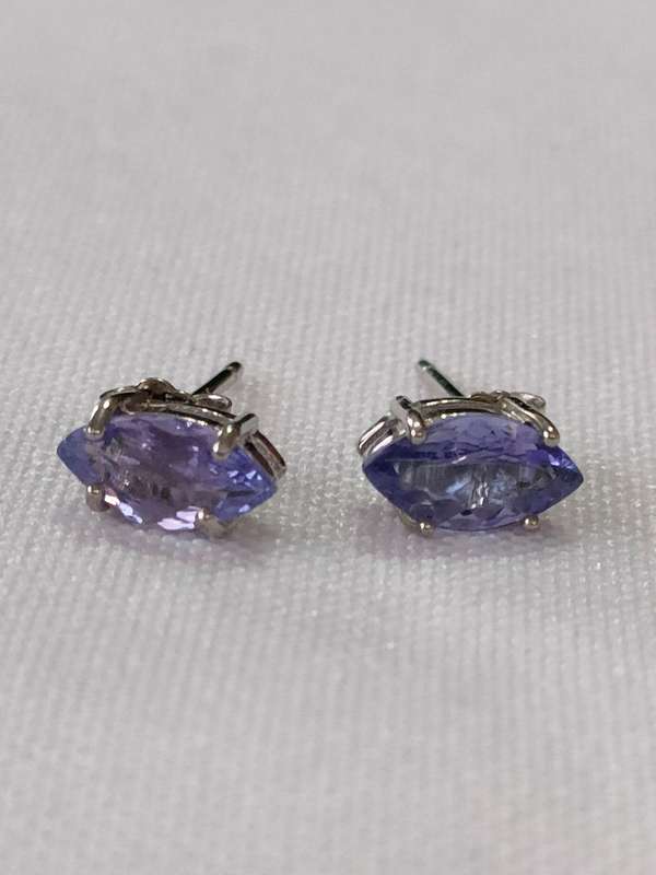 Tanzanite stud earrings - 1 ct plus - 925 stamp