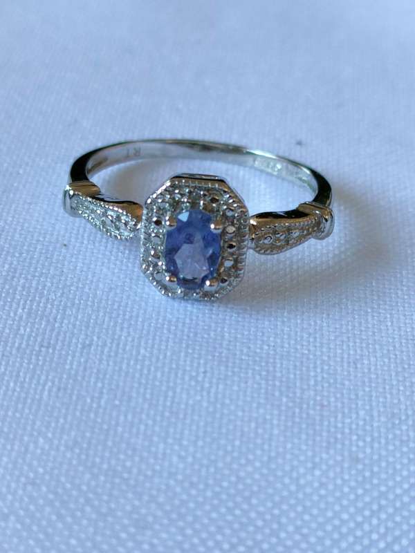 Iolite and diamond sterling silver ring - 925 stamped - size US 7 - 0.70 ct plus