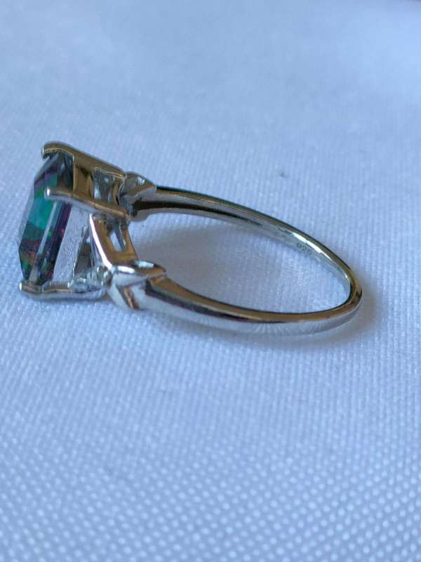 Mystic Topaz and diamond sterling silver ring - size: US 7 - 3 ct plus main stone - 925 stamp