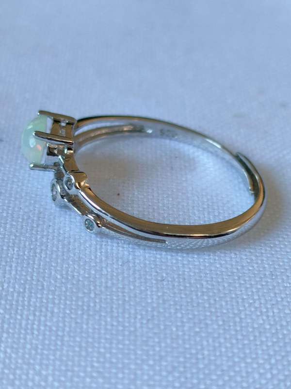 Ethiopian Opal and Topaz sterling silver ring - size: adjustable - 0.70 ct plus - 925 stamp
