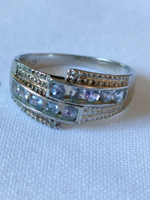 Tanzanite and diamond sterling silver ring - size US 7 - 0.90 ct plus - 925 stamped