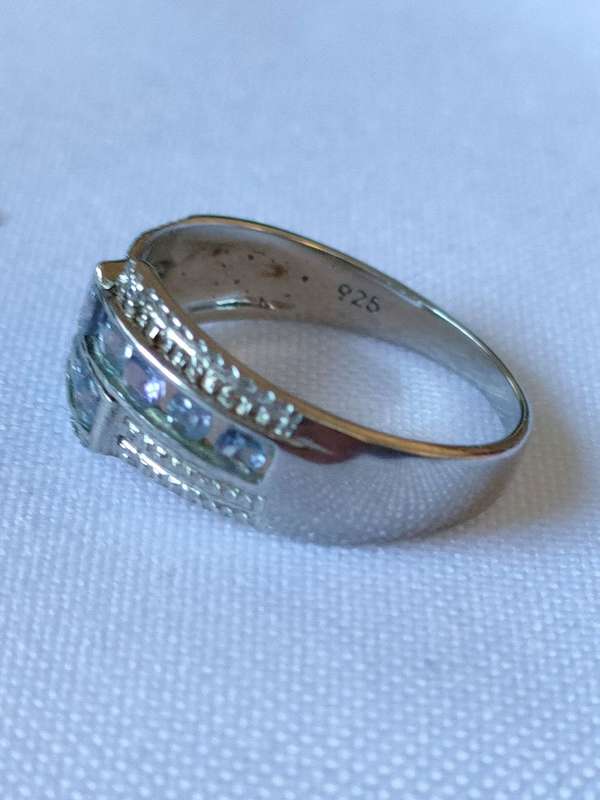 Tanzanite and diamond sterling silver ring - size US 7 - 0.90 ct plus - 925 stamped