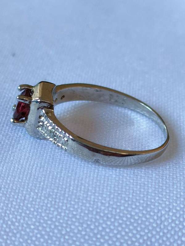 Garnet and diamond sterling silver ring - size US7 - 0.50 ct plus - 925 stamped