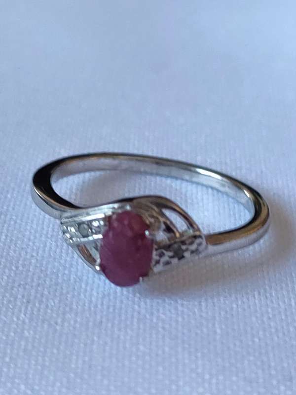 Ruby and diamond sterling silver ring - size US 7 - 0.70 ct plus - 925 stamped