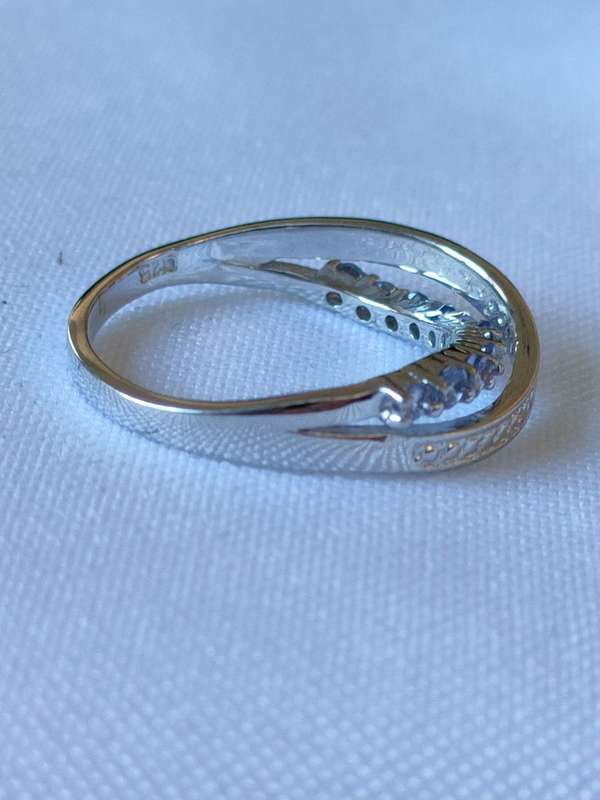 Tanzanite and diamond sterling silver ring - size: US7 - 0.80 ct plus - 925 stamped
