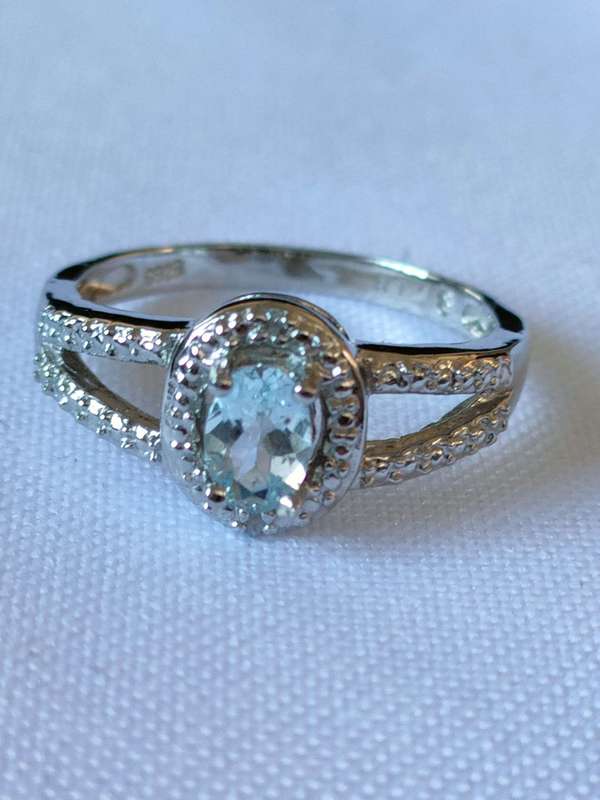 Topaz and diamond sterling silver ring - size US7 - 0.70 ct - 925 stamped