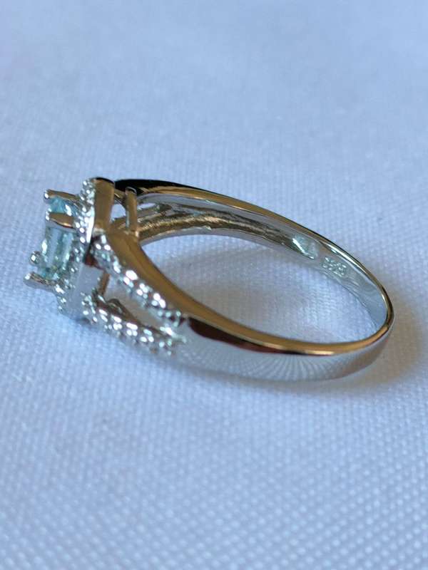 Topaz and diamond sterling silver ring - size US7 - 0.70 ct - 925 stamped