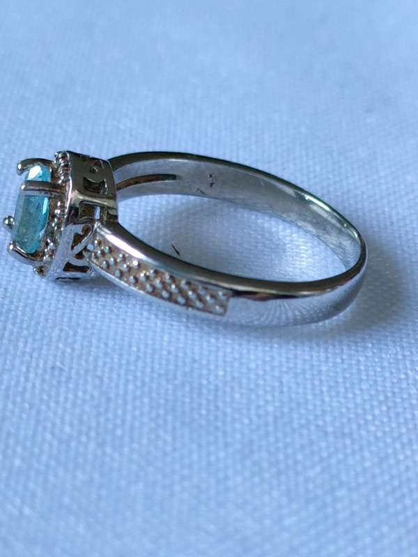 Blue Topaz and diamond sterling silver ring - size US7 - 0.80 ct - 925 stamped