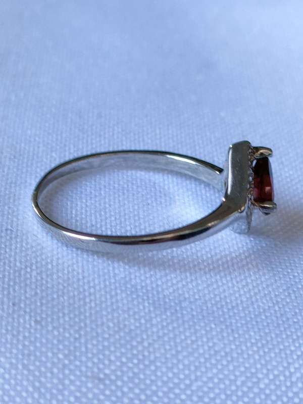 Garnet and diamond sterling silver ring - size US7 - 0.50ct - 925 stamped