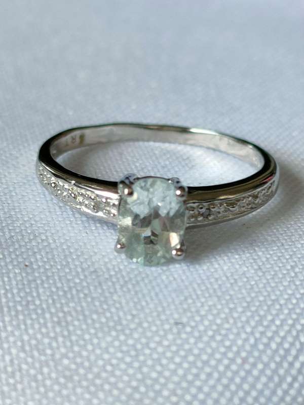 Topaz and diamond sterling silver ring - size:US7 - 1.50 ct plus - 925 stamped