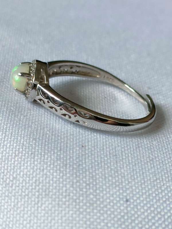 Ethiopian Opal and Topaz sterling silver ring - adjustable size - 0.90ct plus - 925 stamped