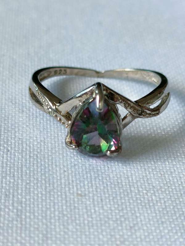 Mystic Topaz and diamond sterling silver ring - size: US 7 - 1.70ct plus - 925 stamped