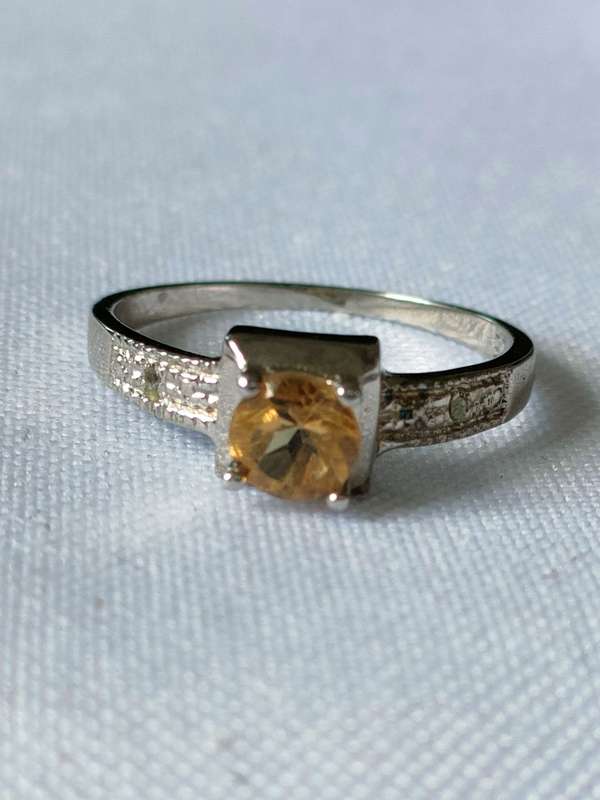Citrine and diamond sterling silver ring - size: US 7 - 0.50ct plus - 925 stamped