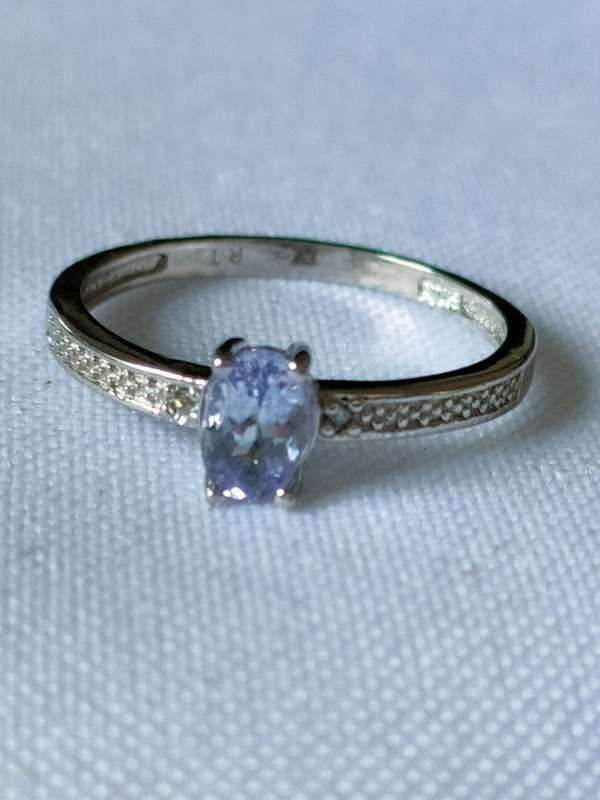 Tanzanite and diamond sterling silver ring - size: US 7 - 0.70 ct plus - 925 stamped
