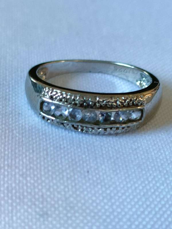 Tanzanite and diamond sterling silver ring - size: US 7 - 0.70 ct plus - 925 stamped