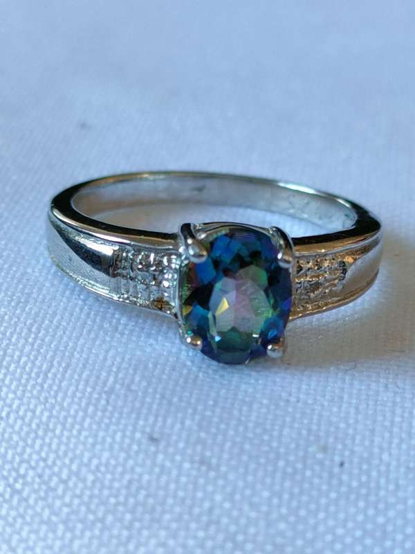 Sterling Silver Mystic Topaz and diamond ring: Size: US 7 Weight: 1.50.ct+