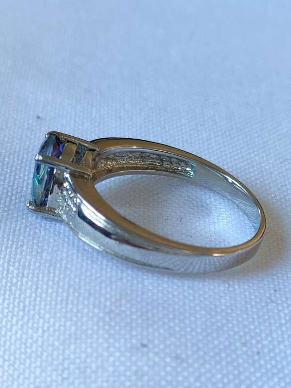 Sterling Silver Mystic Topaz and diamond ring: Size: US 7 Weight: 1.50.ct+