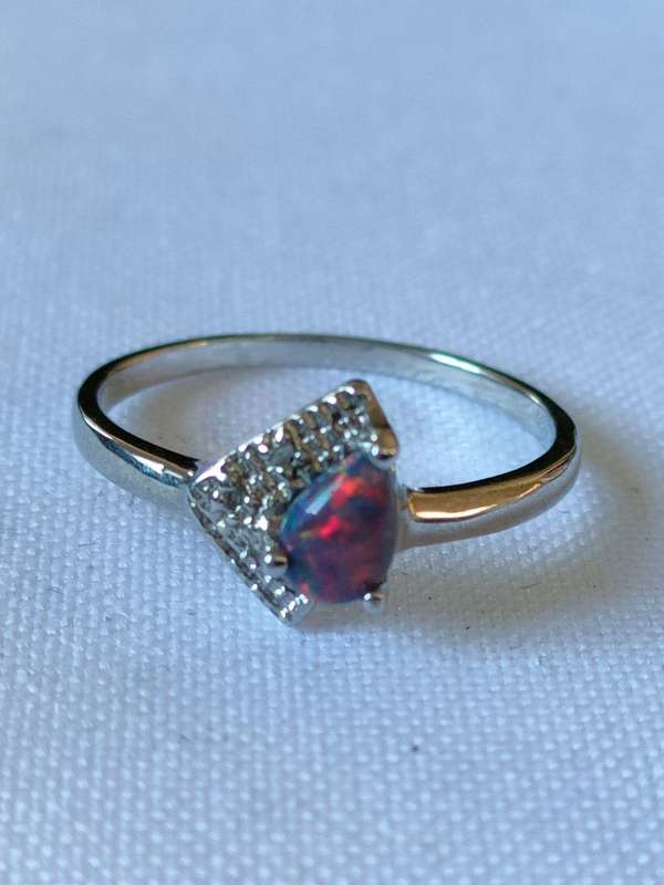 Sterling Silver Ethiopian Opal and diamond ring: Size: US 7 Weight: 1.20.ct+
