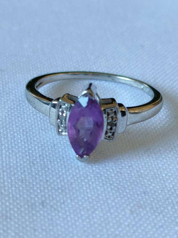 Sterling Silver Amethyst and diamond ring: Size: US 7 Weight: 1.00.ct+