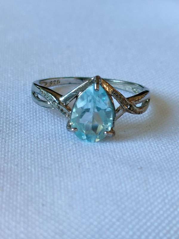Sterling Silver Blue Topaz and diamond ring: Size: US 7 Weight: 1.50.ct+