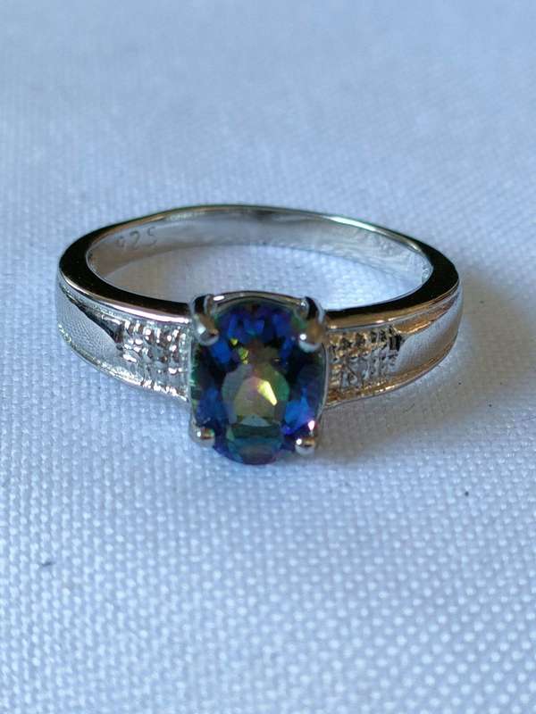Sterling Silver Mystic Topaz and diamond ring: Size: US 7 Weight: 1.50.ct+