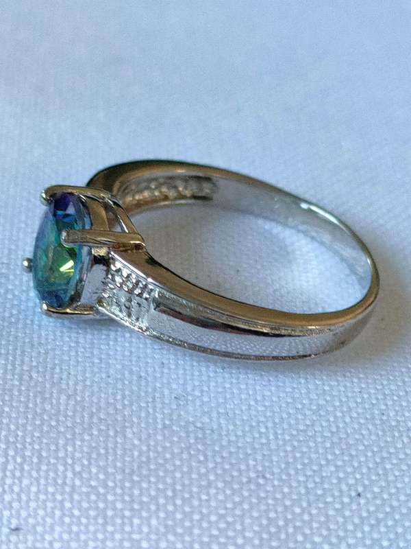 Sterling Silver Mystic Topaz and diamond ring: Size: US 7 Weight: 1.50.ct+