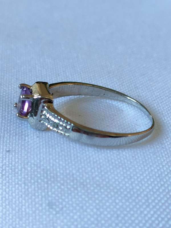 Sterling Silver Amethyst and diamond ring: Size: US 7 Weight: 0.50.ct+