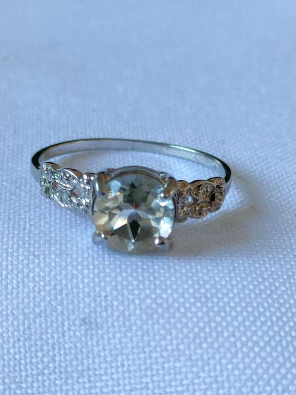 Sterling Silver  White Topaz and diamond ring: Size: US 7 Weight: 1.20.ct+