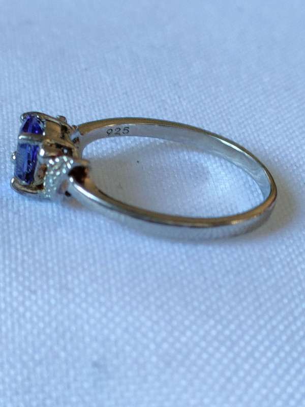 Sterling Silver Iolite and diamond ring: Size: US 7 Weight: 1.00.ct+