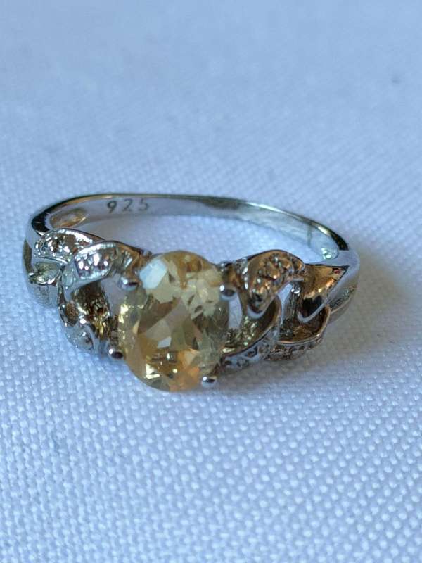 Sterling Silver Citrine and diamond ring: Stunning piece: Size: US7 Weight: 1.00.ct+