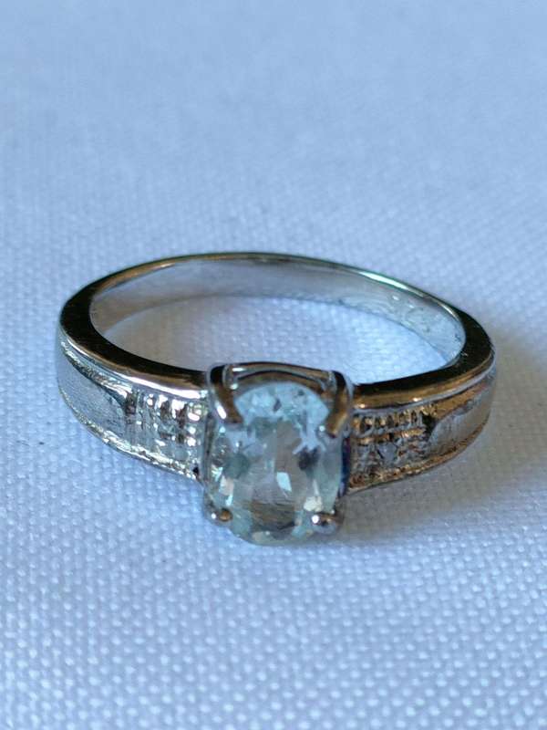 Sterling Silver Blue Topaz and diamond ring: Stunning piece: Size: US7 Weight: 1.20.ct+