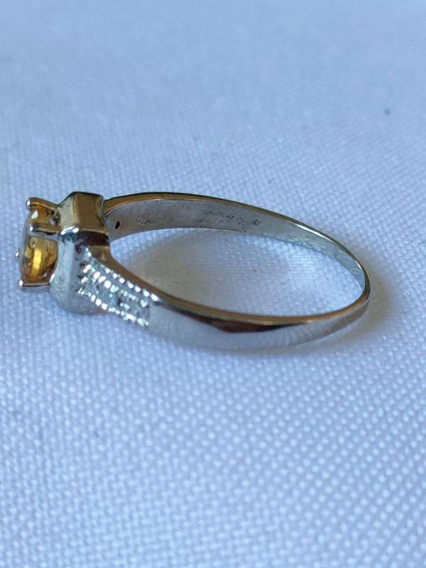 Sterling Silver Citrine and diamond ring: Stunning piece: Size: US7 Weight: 0.50.ct+