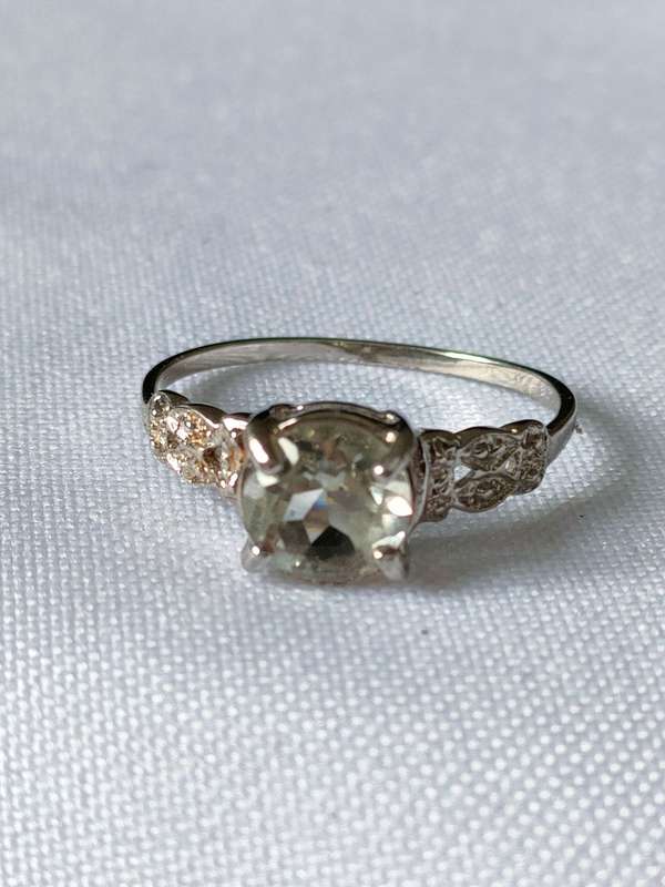 Sterling Silver Green Topaz and diamond ring: Size: US7 Weight: 1.20.ct+