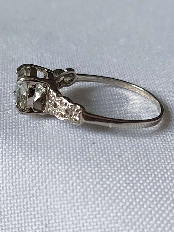 Sterling Silver Green Topaz and diamond ring: Size: US7 Weight: 1.20.ct+