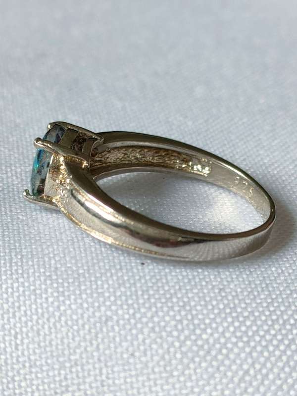 Sterling Mystic Topaz and diamond ring: Size: US7 Weight: 1.20.ct+