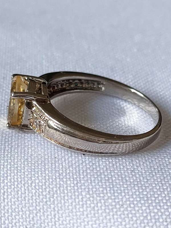 Sterling Silver Citrine and diamond ring: Size: US7 Weight: 1.20.ct+