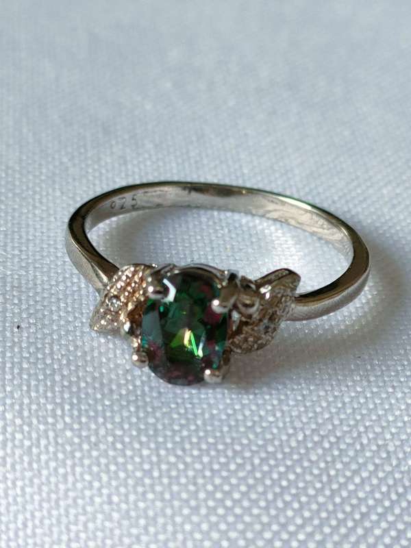 Sterling Silver Mystic Topaz and diamond ring: Size: US7 Weight: 0.90.ct+