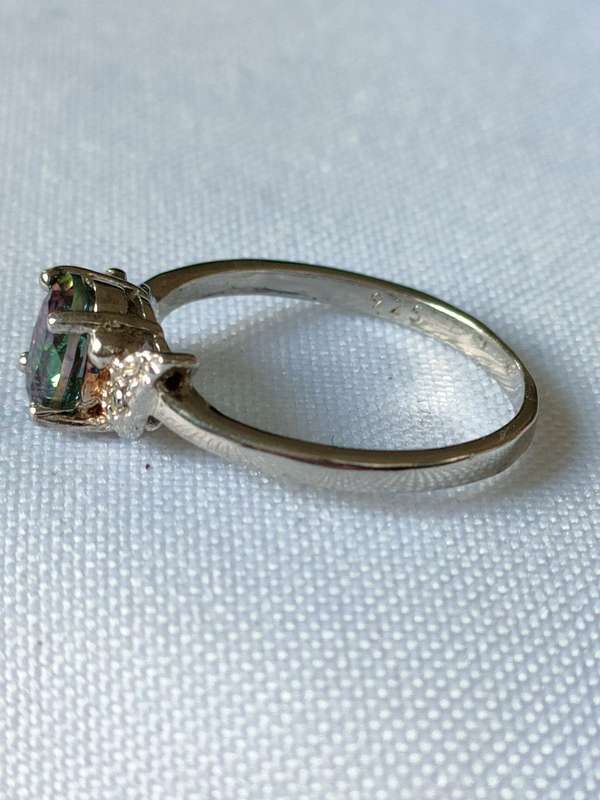 Sterling Silver Mystic Topaz and diamond ring: Size: US7 Weight: 0.90.ct+