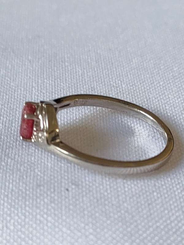Sterling Silver Ruby and diamond ring: Size: US7 Weight: 0.60.ct+