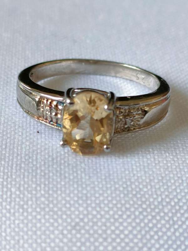 Sterling Silver Citrine and diamond ring: Size: US7 Weight: 1.20.ct+