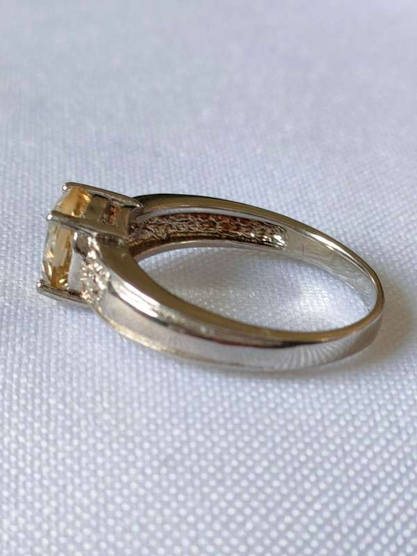 Sterling Silver Citrine and diamond ring: Size: US7 Weight: 1.20.ct+