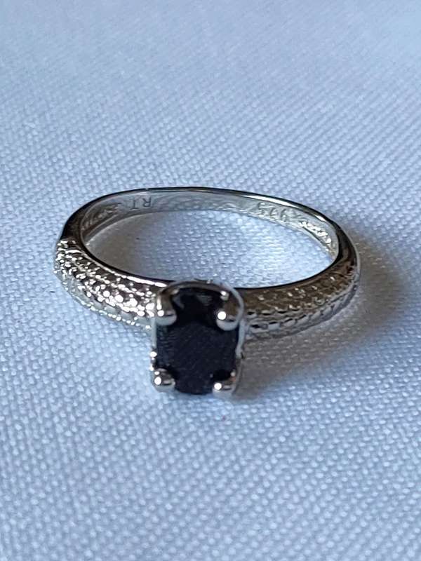 Sapphire and diamond 925 stamped ring- naturally mined blue stone - size US7 - 0.90ct