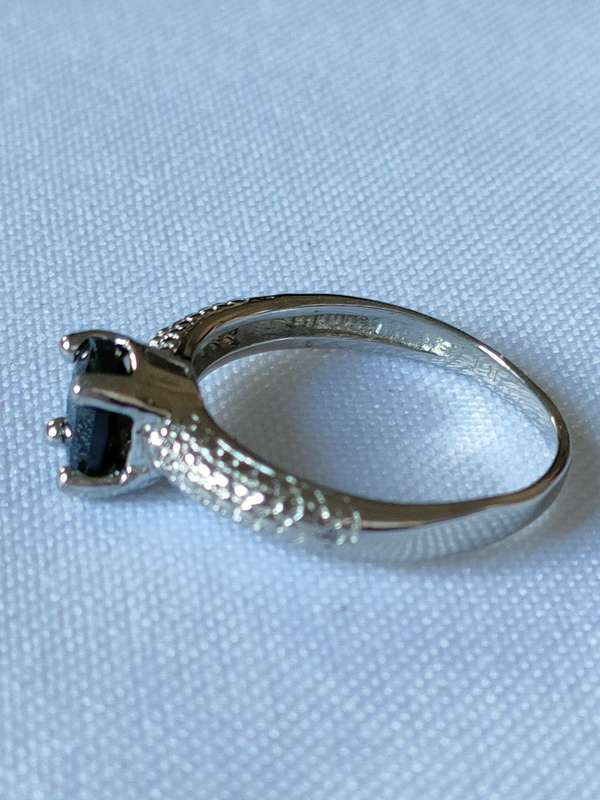Sapphire and diamond 925 stamped ring- naturally mined blue stone - size US7 - 0.90ct