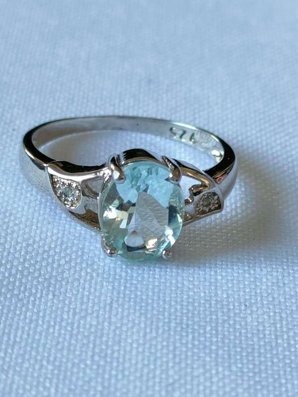 Topaz and diamond sterling silver ring - naturally mined - size US 7 - 1.40ct - 925 stamped