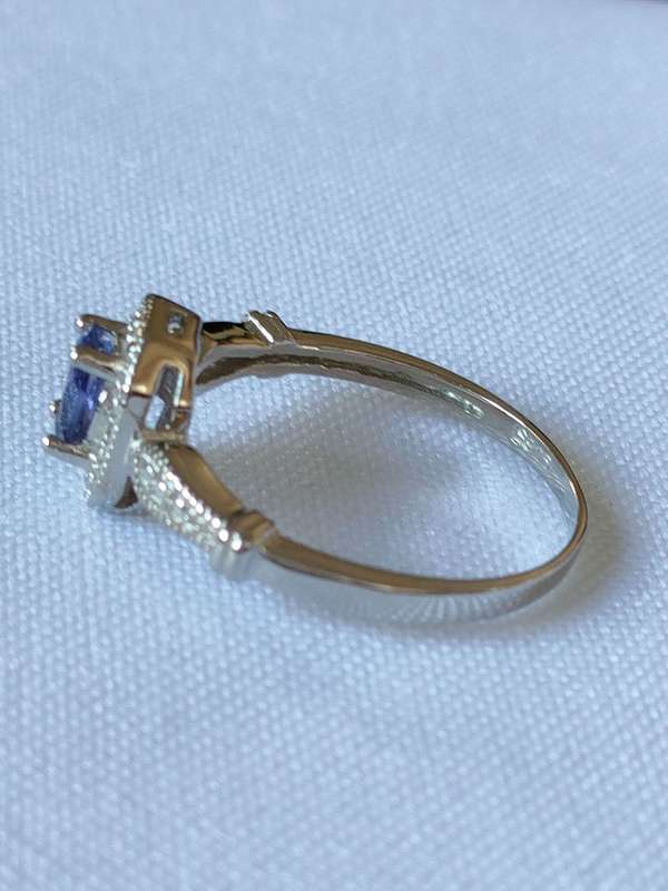 Iolite and diamond sterling silver ring - naturally mined - size: US 7 - 0.80 ct - 925 stamp