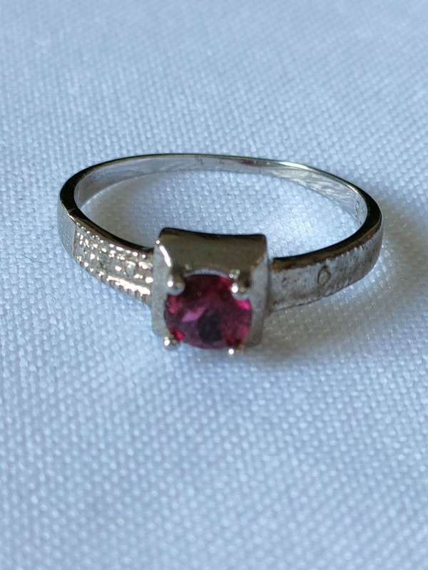 Garnet and diamond sterling silver ring - naturally mined - size US 7 -0.50 ct - 925 stamp