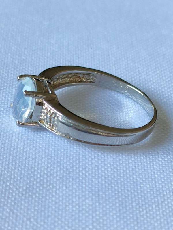 Opal and diamond sterling silver ring - naturally mined - size US 7 - weight 1.30 ct - 925 stamp